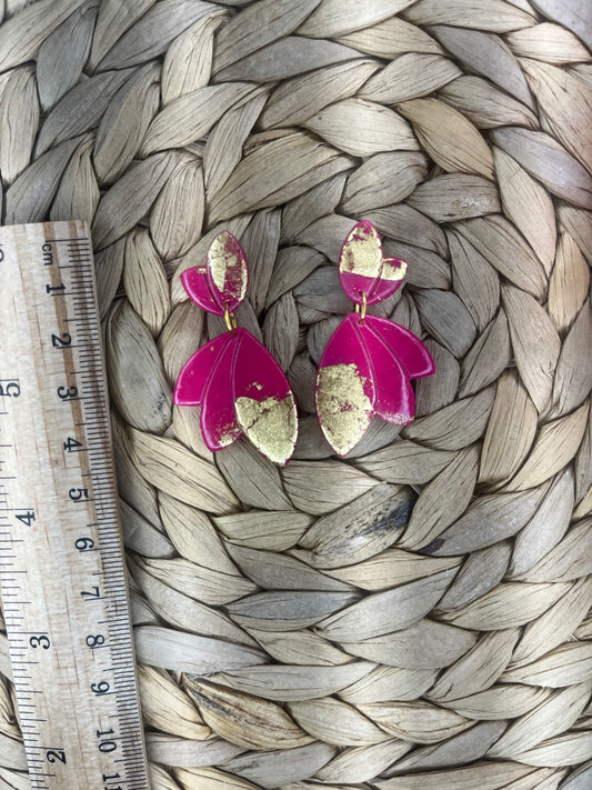 Fuchsia Blad Oorbellen met Bladgoud – Handgemaakt